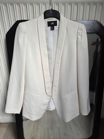 Witte blazer maat 40 beschikbaar voor biedingen