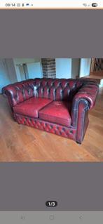 Authentieke Chesterfield bordeau rode 2-zits bank, Antiek en Kunst, Ophalen