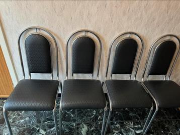Stoelen (4) voor in woonkamer of keuken  beschikbaar voor biedingen