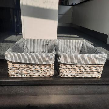 Te koop 2 rieten manden 55x40x20cm beschikbaar voor biedingen