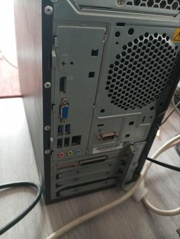 Computer Lenovo met gratis scherm. beschikbaar voor biedingen