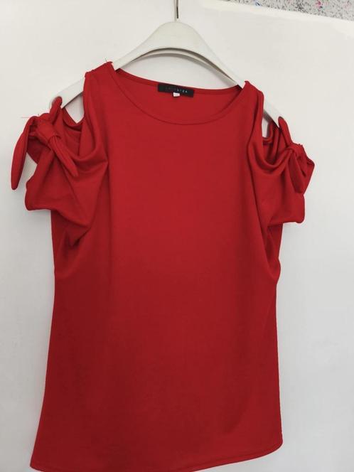 T shirts,bloezen en kleedje alle maat 40  Vijf (5) stuks!, Kleding | Dames, T-shirts, Zo goed als nieuw, Maat 38/40 (M), Rood