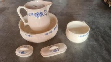 Prachtige antieke wastafel set.   beschikbaar voor biedingen