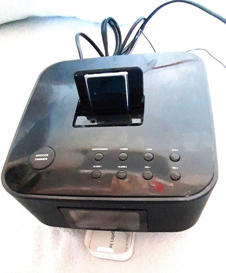 Wekkerradio met docking station voor Ipod & Iphone, Computers en Software, Dockingstations, Gebruikt, Docking station, Ophalen