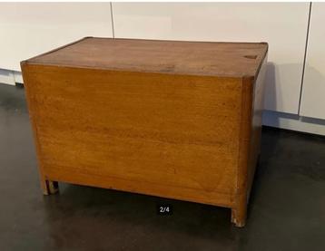 Vintage opbergkistje beschikbaar voor biedingen