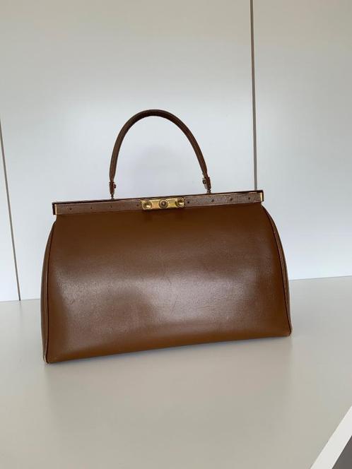 Handtas in bruin leder, Handtassen en Accessoires, Tassen | Damestassen, Gebruikt, Handtas, Bruin, Ophalen