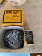 klauwen,fixatie plaatjes,voor plafond schroten, Ophalen