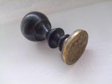 Lakstempel met adellijk familiewapen - geneologie beschikbaar voor biedingen