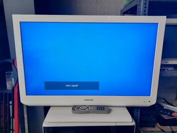 32 inch tv toshiba, heeft 2x hdmi  beschikbaar voor biedingen