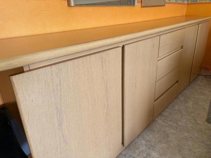 Praktische eikenhouten dressoir met laden en kasten, Maison & Meubles, Armoires | Dressoirs, Comme neuf, 200 cm ou plus, 25 à 50 cm