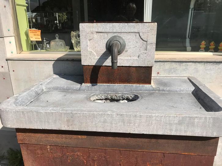 Antieke Blauwe hardsteen ‘pompbak’, Antiek en Kunst, Antiek | Overige Antiek, Ophalen