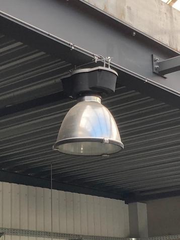 Industriele kloklampen beschikbaar voor biedingen