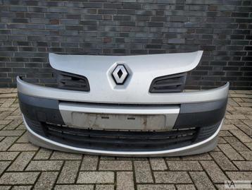 Renault Modus 2008 - 2012 FACELIFT voorbumper zilver €300 beschikbaar voor biedingen