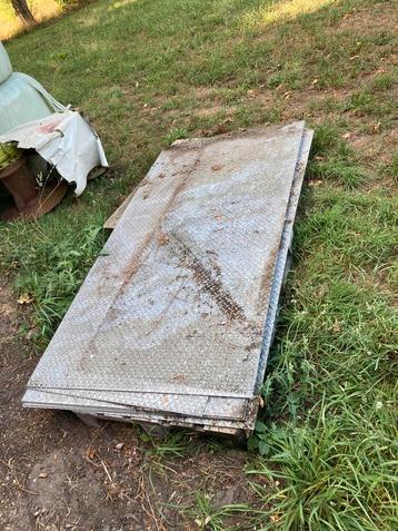 Galva traanplaten beschikbaar voor biedingen