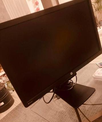 Scherm voor pc of console merk hp met usb en vga beschikbaar voor biedingen