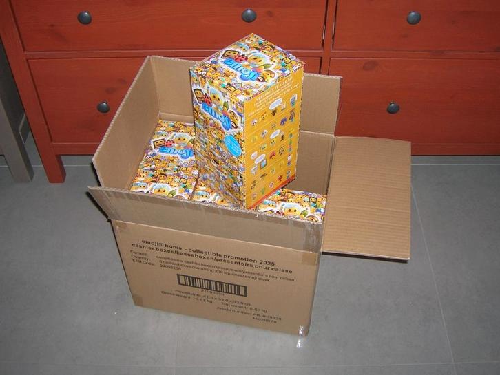 Doos met 6 Emoji 2025 dozen, Collections, Actions de supermarché, Aldi, Enlèvement ou Envoi