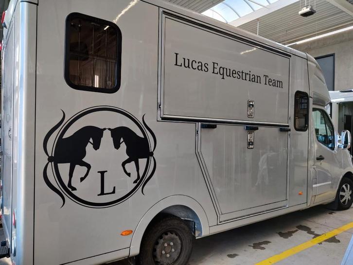 Verhuur paardencamionette, Dieren en Toebehoren, Paarden en Pony's | Trailers en Aanhangwagens, Zo goed als nieuw, 2-paards trailer