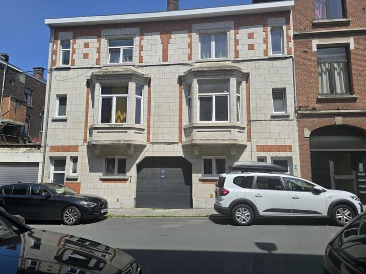 Superbe Appart 2ch, 2 Sdb à Charleroi Maison de Maître, Immo, Appartementen en Studio's te huur, Charleroi, 50 m² of meer