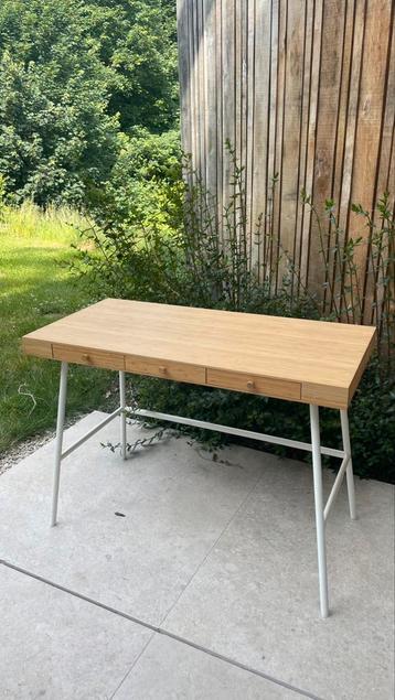 Bureau ikea Lillasen beschikbaar voor biedingen