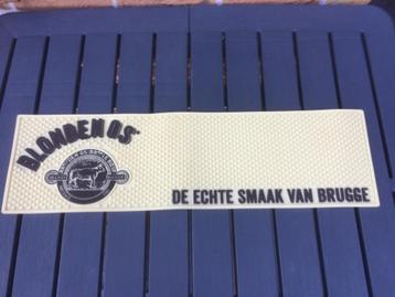 Blonde Os toogmatje beschikbaar voor biedingen