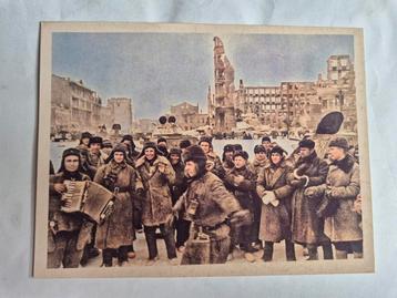 Ingekleurde foto Sovjets vieren overwinning Stalingrad 1943 beschikbaar voor biedingen