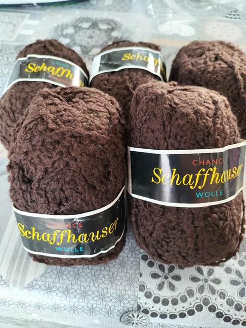 Pelote de laine Schaffhauser brun foncé., Hobby & Loisirs créatifs, Tricot & Crochet, Comme neuf, Tricot ou Crochet, Enlèvement ou Envoi