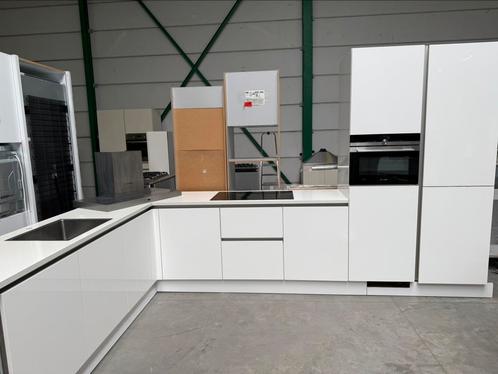 Complete Hoogglans Witte Hoekkeuken Greeploos + GEDEMONTEERD, Huis en Inrichting, Keuken | Complete keukens, Hoekkeuken, Wit, Composiet