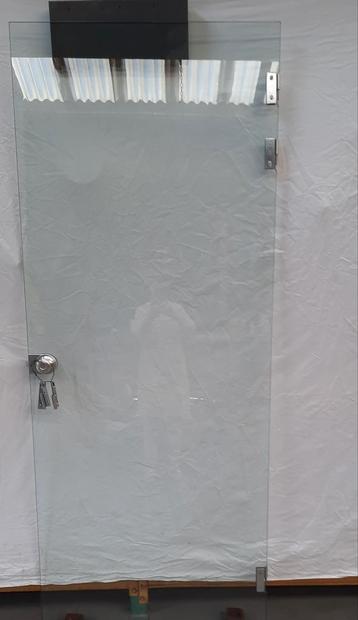 Deur uit veiligheidsglas, vervaardigd in Jemeppe, Securit beschikbaar voor biedingen
