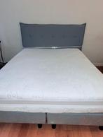 Lit tissu bleu/gris + matelas parfait état, Huis en Inrichting, Slaapkamer | Bedden, Blauw, 210 cm, Tweepersoons, Ophalen of Verzenden