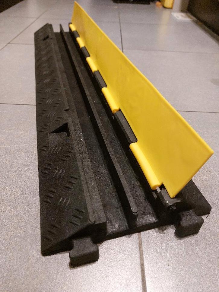 Kabelgoten (50st) 1m 2 kanaals      µ0a, Bricolage & Construction, Électricité & Câbles, Enlèvement