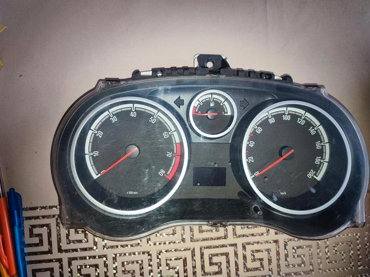 Vendre des piece d'Opel Corsa d 1.2 essence 2009, Autos : Pièces & Accessoires, Tableau de bord & Interrupteurs, Peugeot, Enlèvement ou Envoi