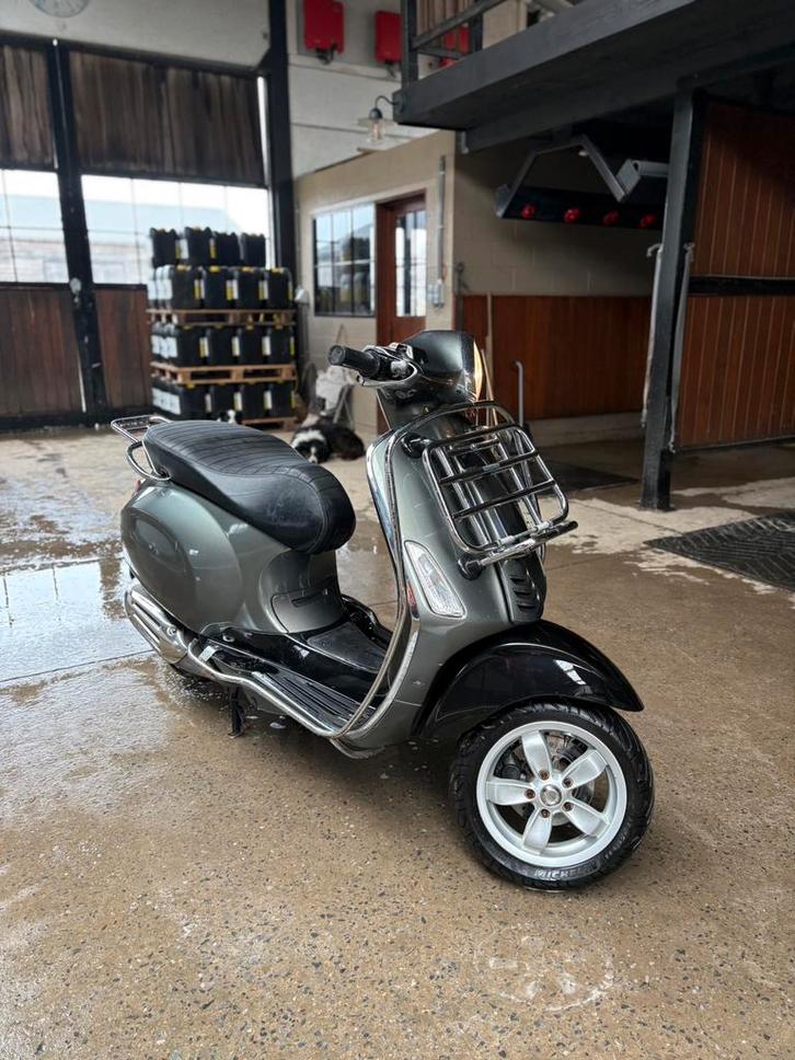 Vespa Primavera, Fietsen en Brommers, Scooters | Vespa, Zo goed als nieuw, Ophalen