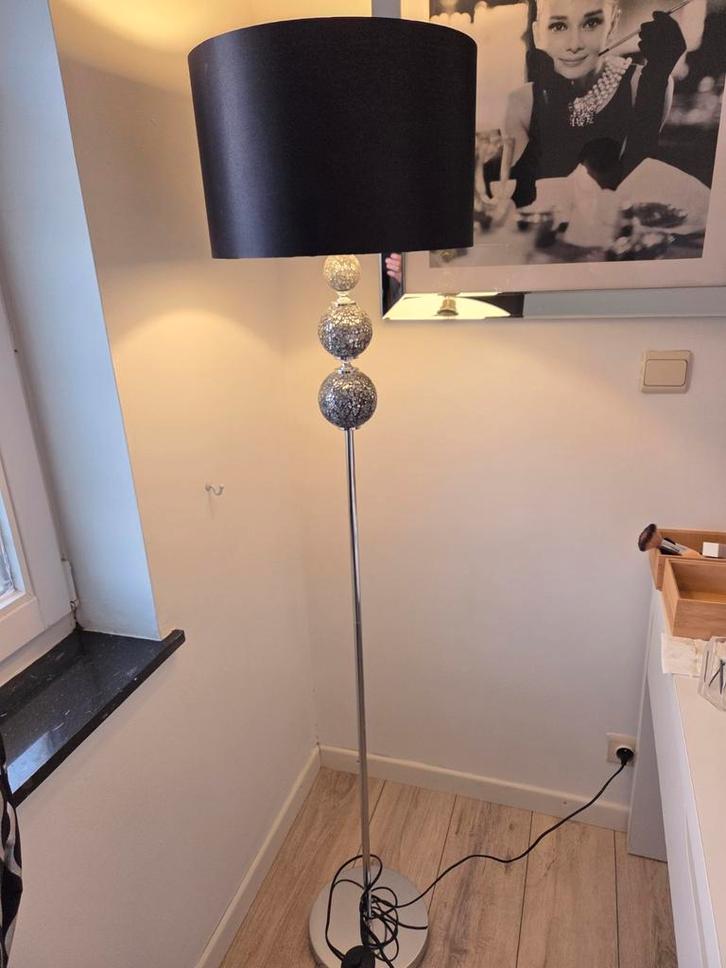 Lampadaire noir et argenté comme neuf, Maison & Meubles, Lampes | Lampadaires, Enlèvement
