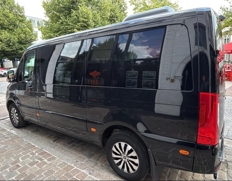 Mercedes Sprinter  • 9 Places • A DISCUTER, Automaat, Zwart, 9 zetels, Diesel