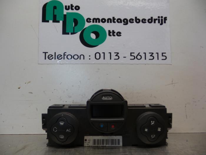 Panneau de commandes chauffage d'un Renault Megane (Megane 2, Autos : Pièces & Accessoires, Tableau de bord & Interrupteurs, Renault