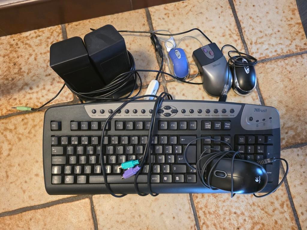 Computer benodigdheden muis 3 stuks toetsenbord en boxen, Ophalen