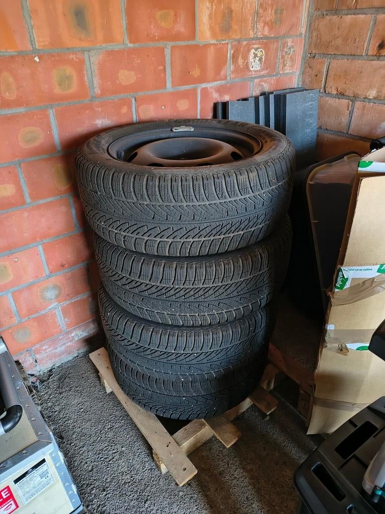 Velgen + banden en wielschelen Citroën Berlingo 2014, Ophalen, 16 inch, Winterbanden, Band(en)