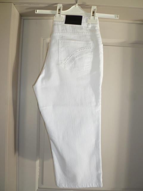 Nieuwe witte dames 3/4 broek van Birgini, maat 33, Enlèvement ou Envoi, Neuf, Trois-quarts