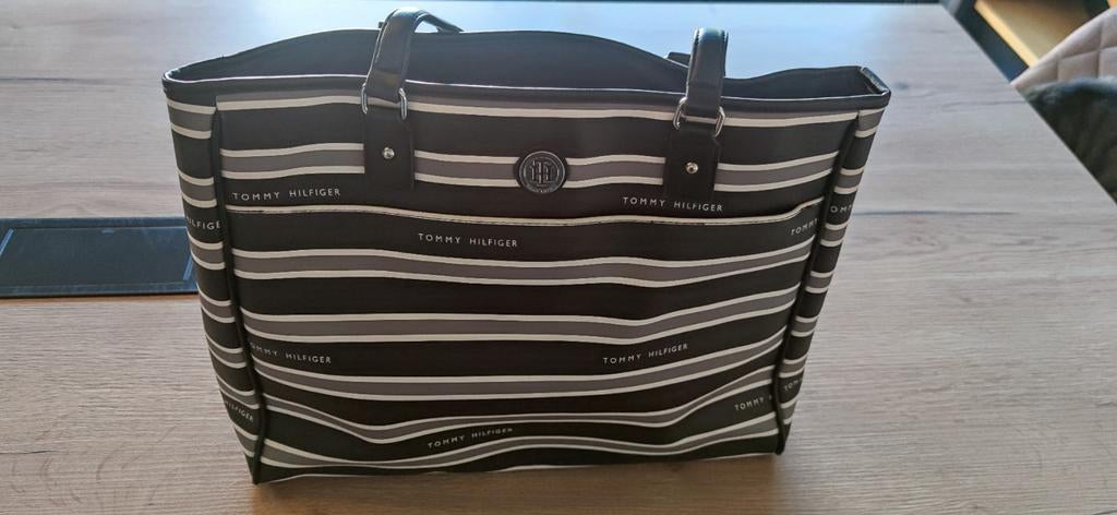 Schoudertas Tommy Hilfiger, Ophalen