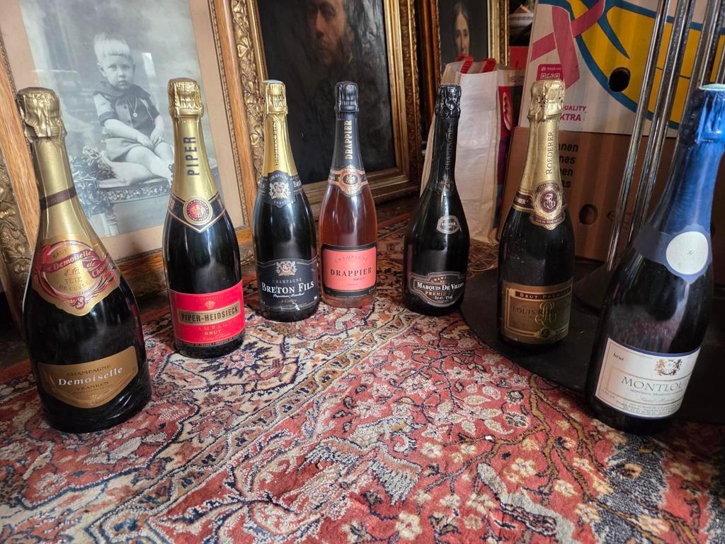 Lot bouteilles de champagne neuves, Champagne