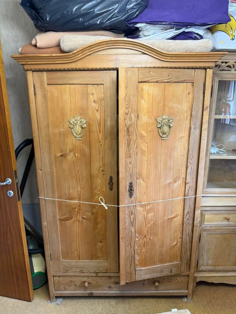 Penderie en pin, Enlèvement