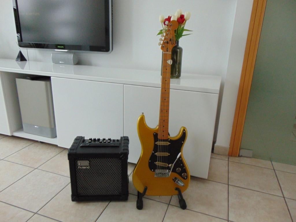 Vintage Stratocaster Fenix by Young Chang + Roland Cube 20X, Muziek en Instrumenten, Ophalen, Zo goed als nieuw, Elektrisch