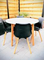 Scandinavisch tafel en stoelenset voor binnen ., Huis en Inrichting, Ophalen, Hout, Vier