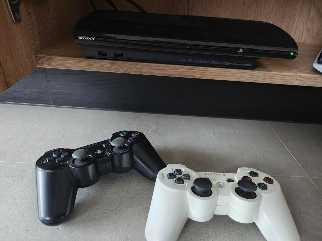 PS3 Super Slim console (500GB) 3 games + 2 controllers, Consoles de jeu & Jeux vidéo, Consoles de jeu | Sony PlayStation 3, Super Slim