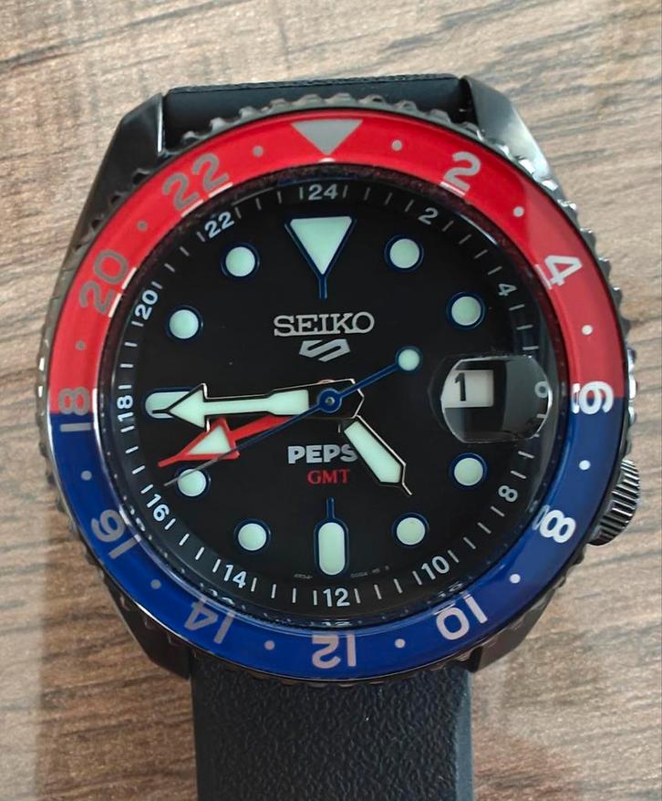 Seiko 5 Sports x Pepsi Limited Edition GMT full set, Bijoux, Sacs & Beauté, Montres | Hommes, Enlèvement ou Envoi