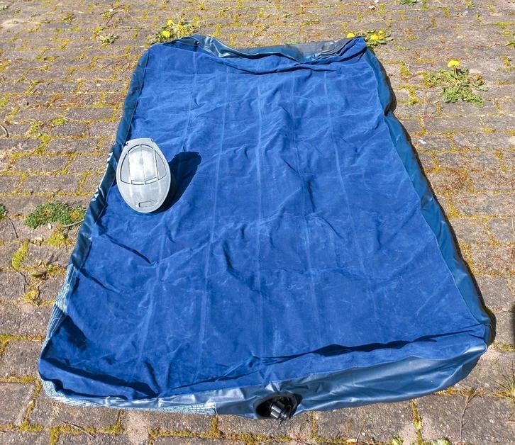 Matelas gonflable INTEX, Animaux & Accessoires, Chevaux & Poneys | Couvertures & Couvre-reins, Bleu, Enlèvement ou Envoi