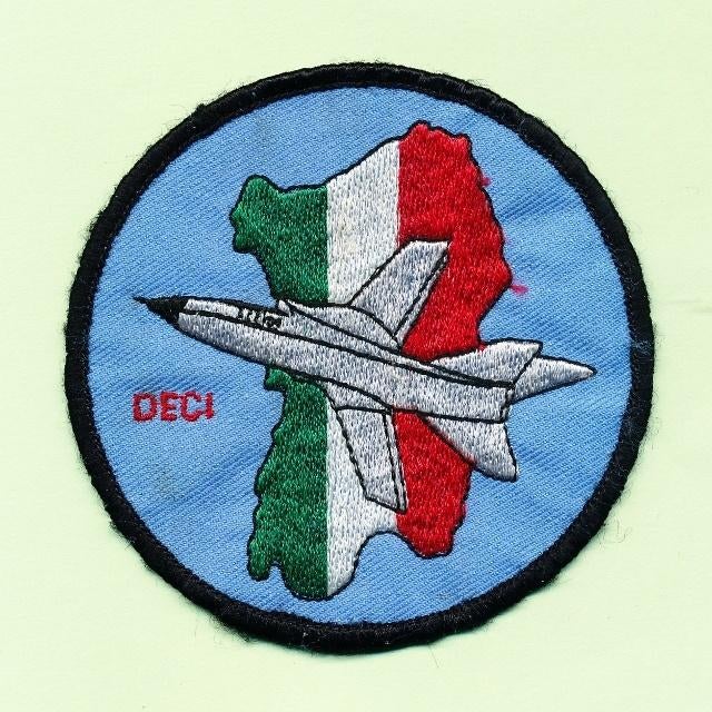 (m16) DECI, badge, Verzenden