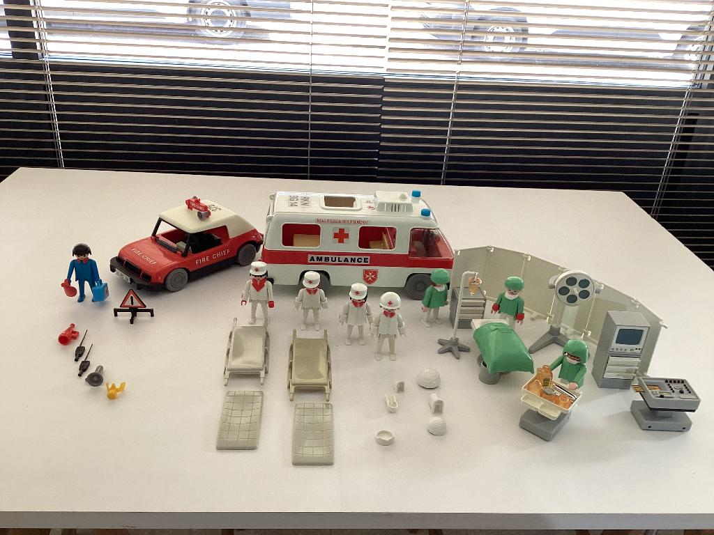 Playmobil ziekenwagen en ziekenhuis, Ophalen, Zo goed als nieuw