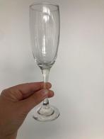 16 sterke champagneglazen, Ophalen, Zo goed als nieuw