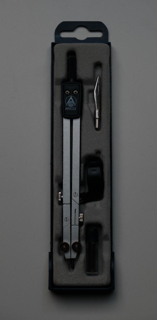 compas en métal Aricci, Divers, Enlèvement, Comme neuf